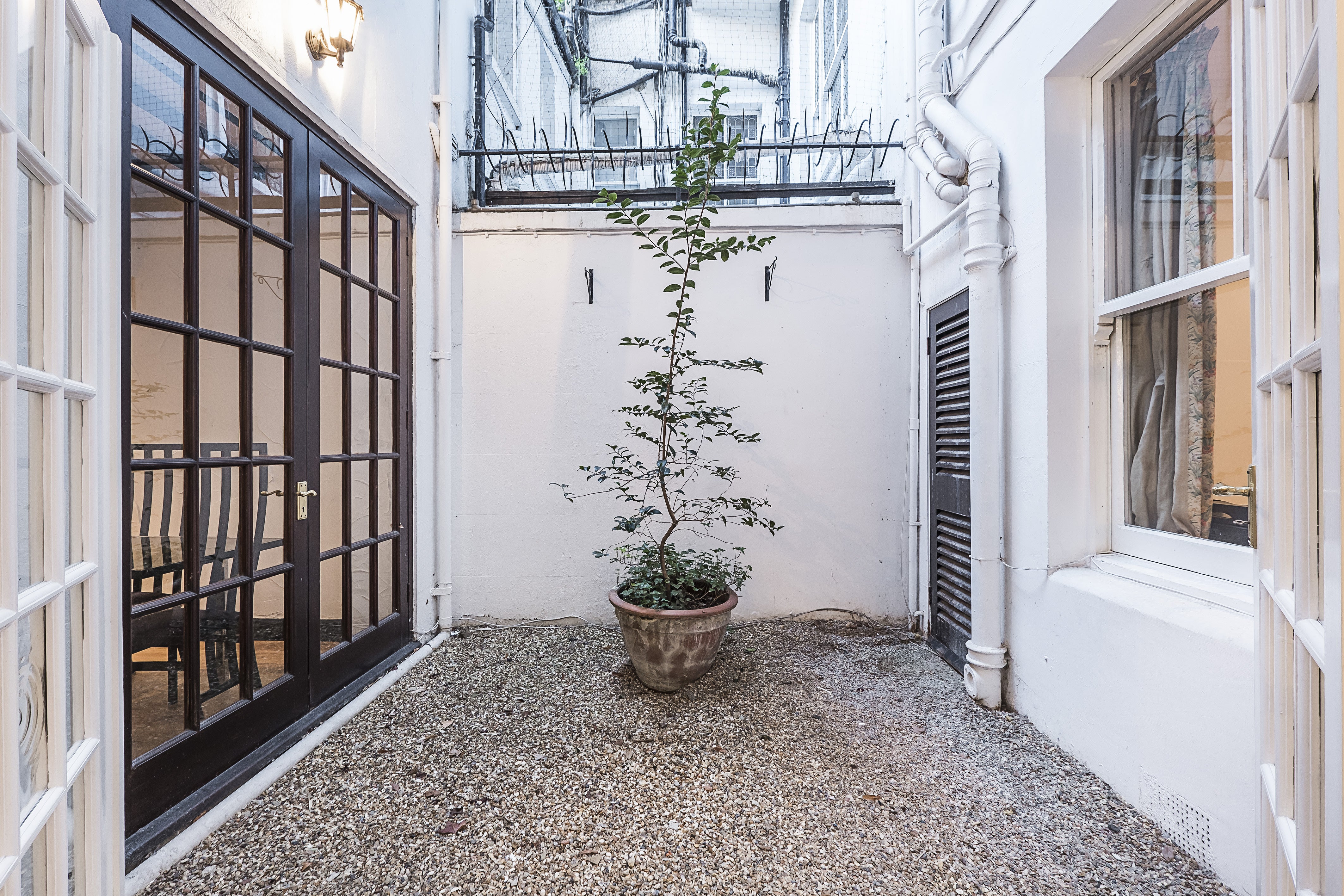 Flat Petersham Mews in Greater London