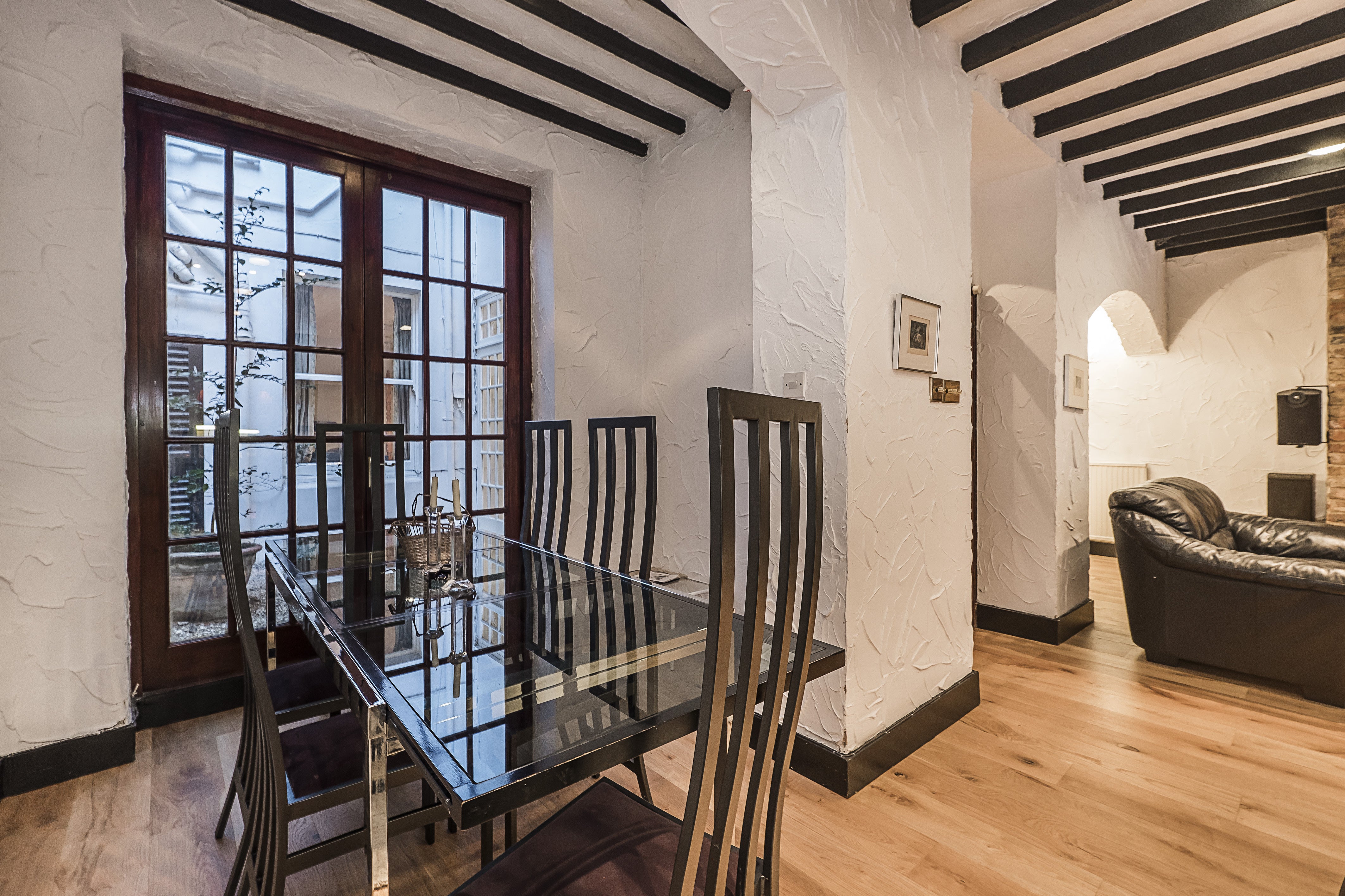 Flat Petersham Mews in Greater London