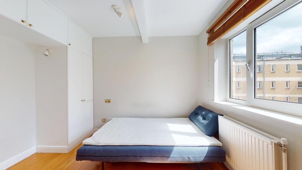 Flat Sloane Avenue in Greater London