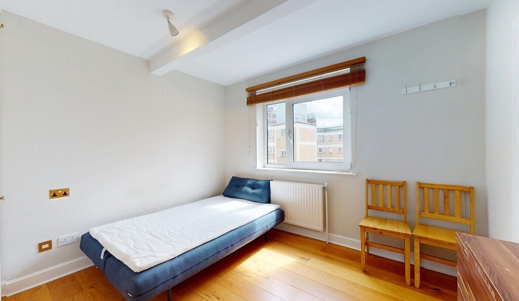 Flat Sloane Avenue in Greater London