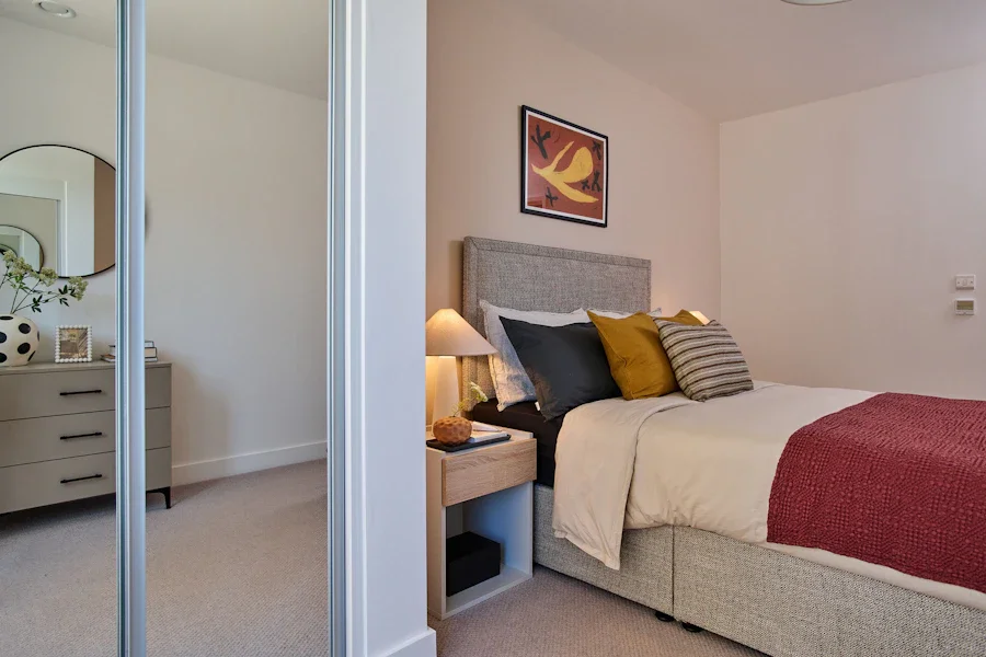 Flat Hale Wharf in Greater London