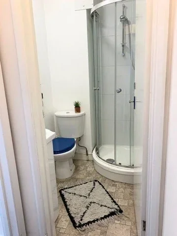Room Gillespie Road in Greater London