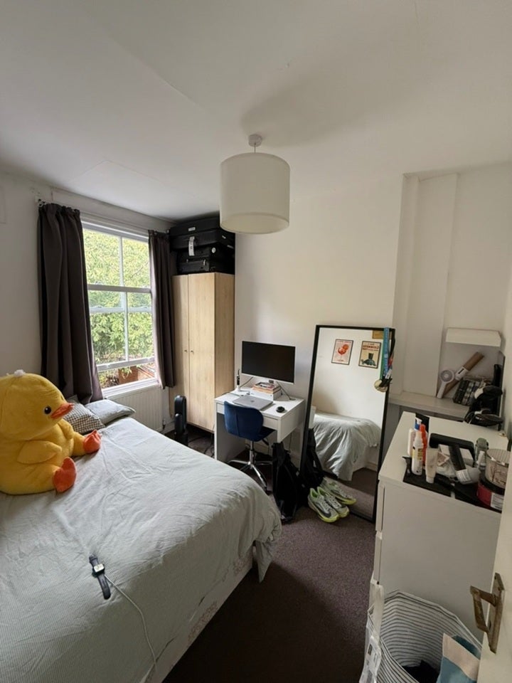 Room Gillespie Road in Greater London