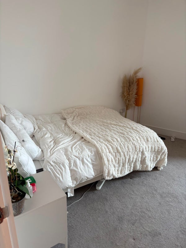 Room York Road in Greater London