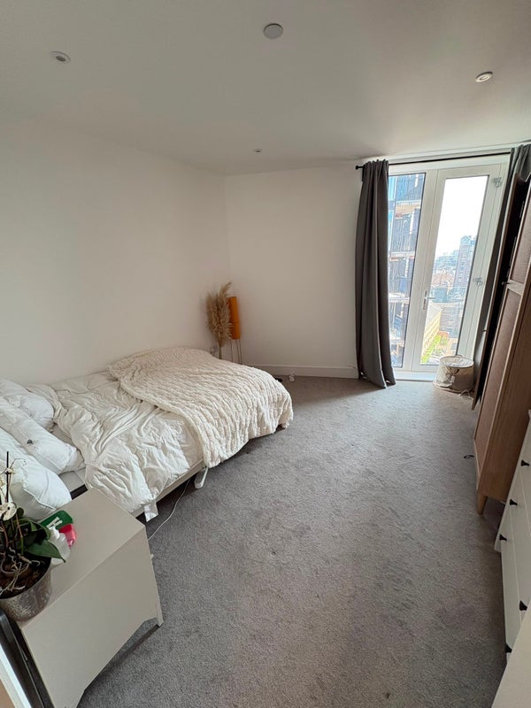 Room York Road in Greater London