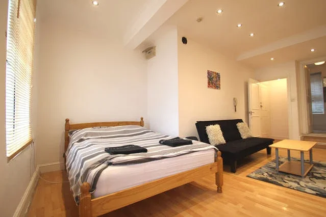 Flat Caledonian Road in Greater London