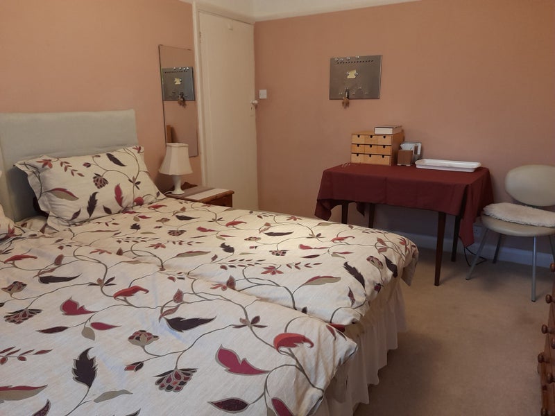 Room Chase Side Avenue in Greater London
