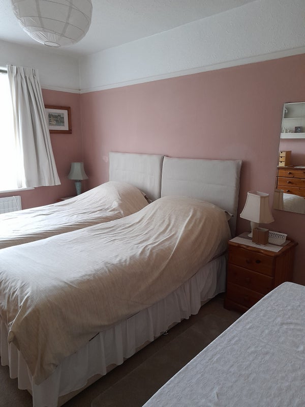 Room Chase Side Avenue in Greater London