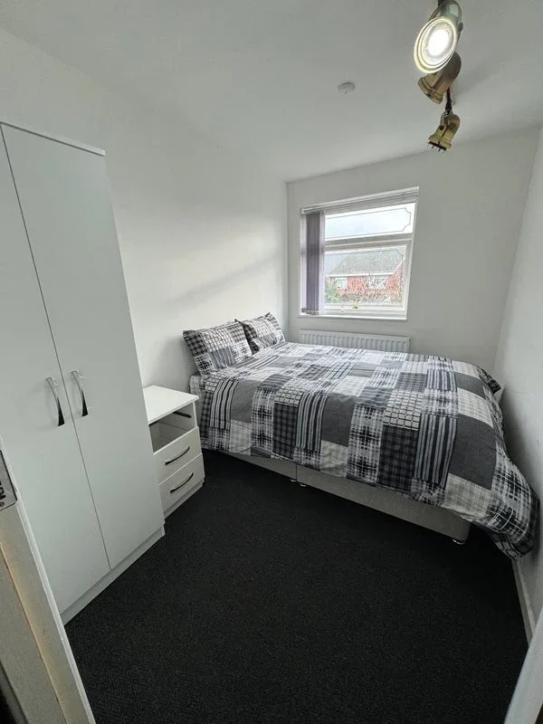 Room Prince Regent Lane in Greater London