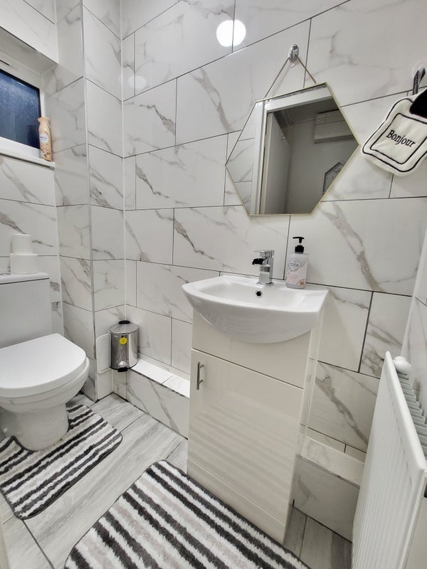 Room Prince Regent Lane in Greater London
