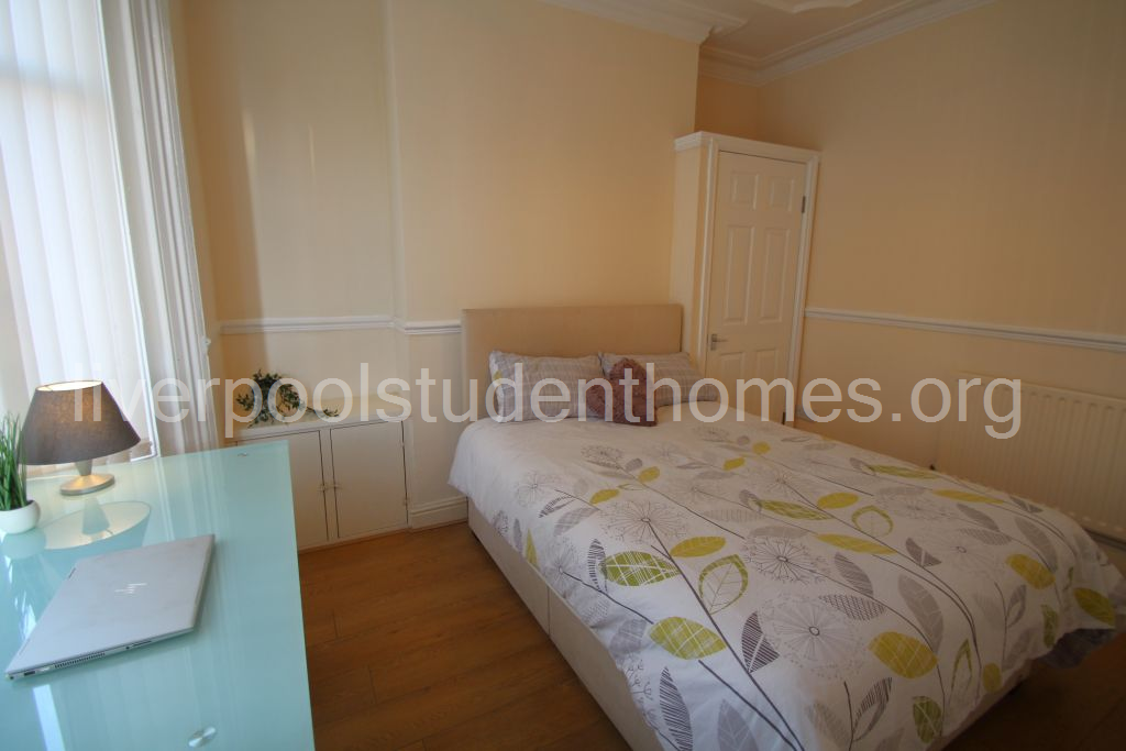 Room Shaw Street in Liverpool