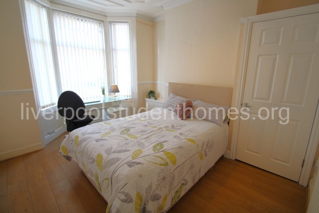 Room Shaw Street in Liverpool
