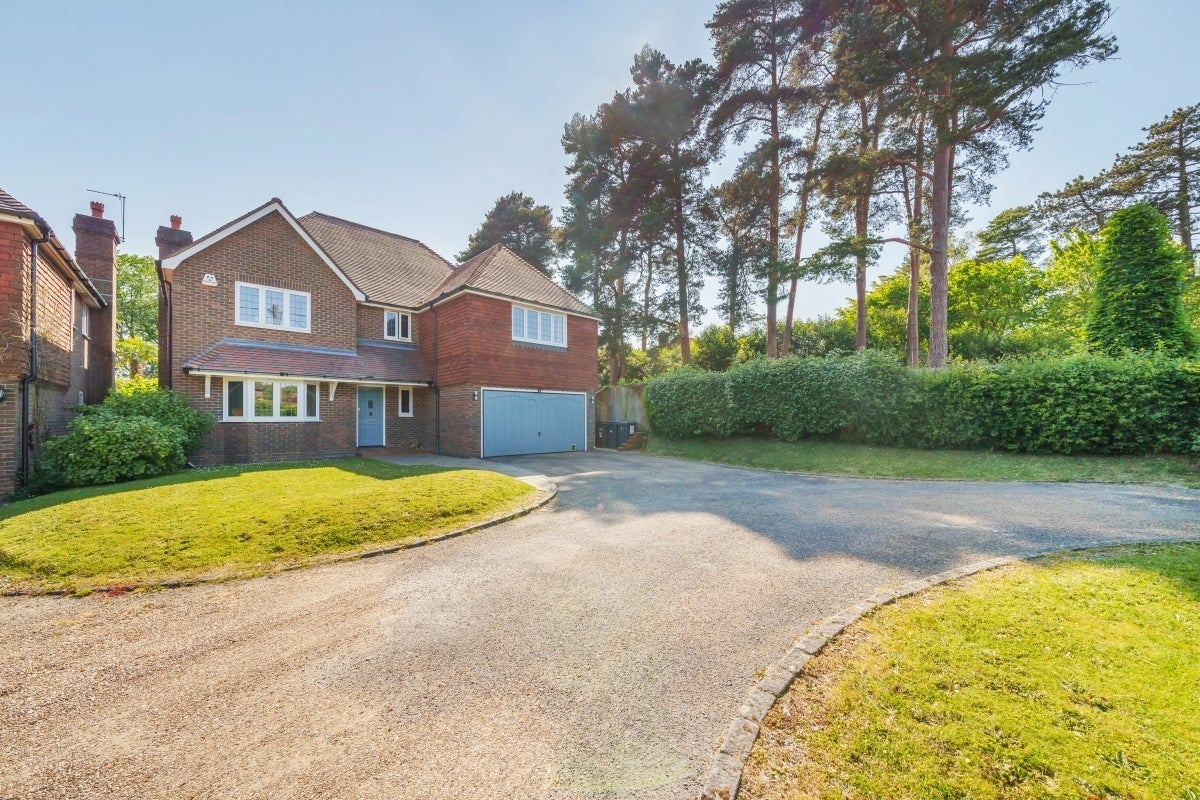 House Beaconsfield Road in Wealden