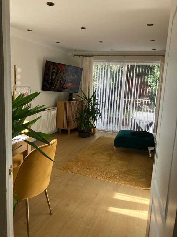 Room Cuthbert Gardens in Greater London