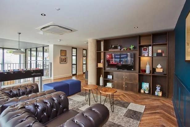 Room Blackhorse Lane in Greater London