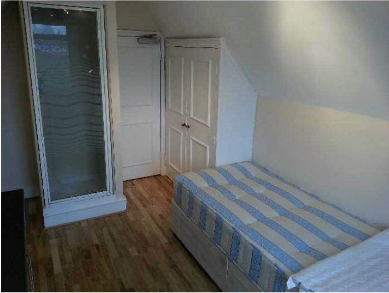 Flat Malwood Road in Greater London