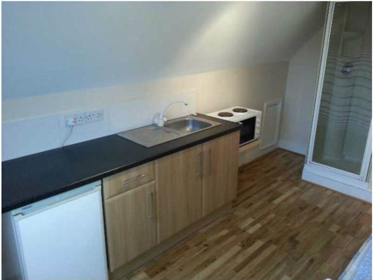 Flat Malwood Road in Greater London
