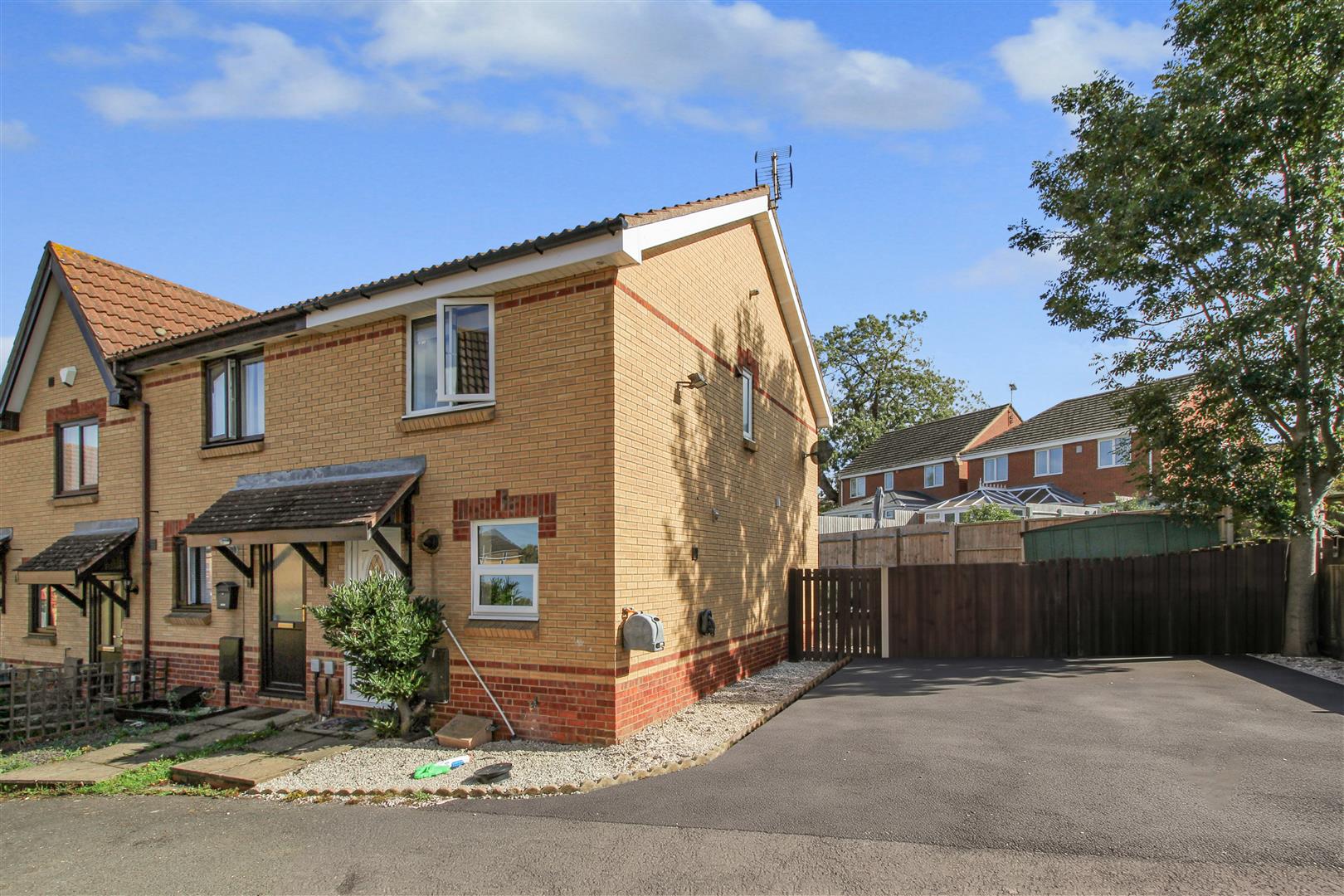 House Balmoral Close in Wellingborough