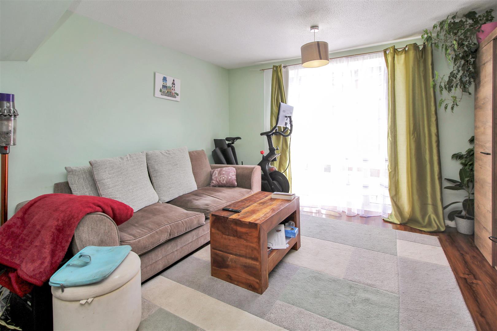 House Balmoral Close in Wellingborough