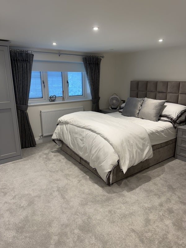 Room Hullbridge Road in Chelmsford