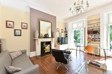 Flat Royal Crescent in Greater London