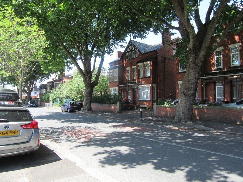 Flat Ayres Road in Manchester