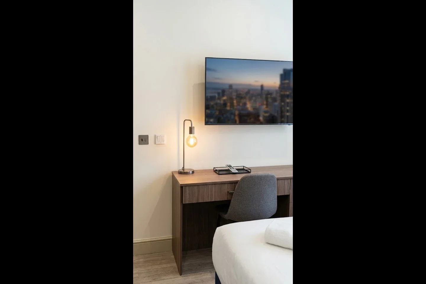 Room Wellington Road in Watford
