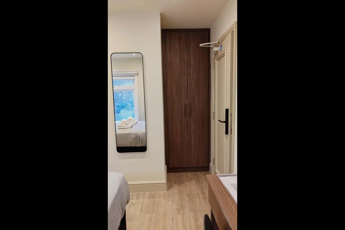 Room Wellington Road in Watford