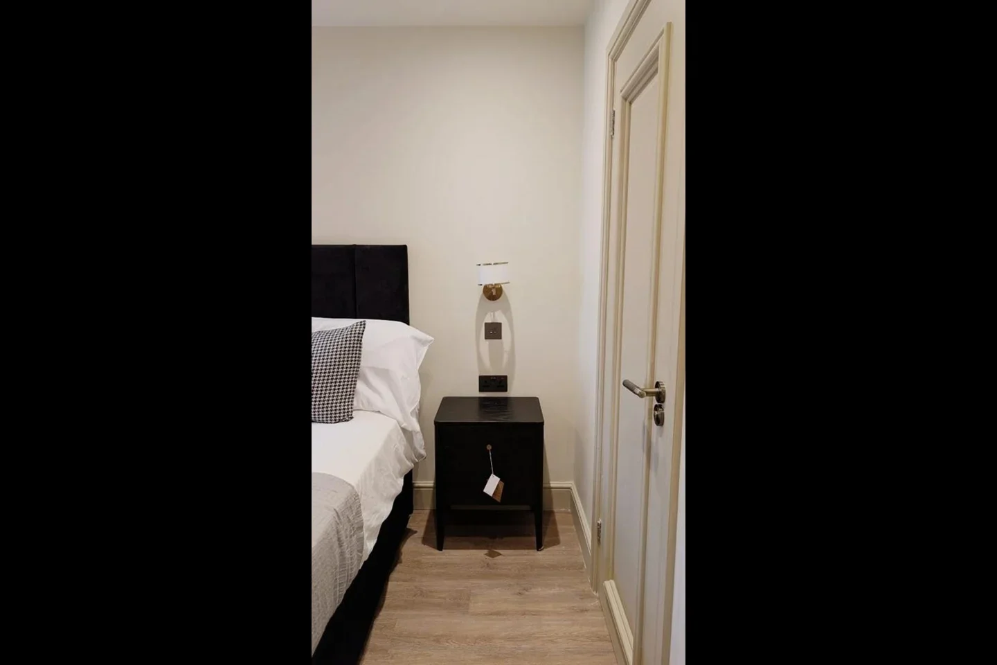 Room Wellington Road in Watford