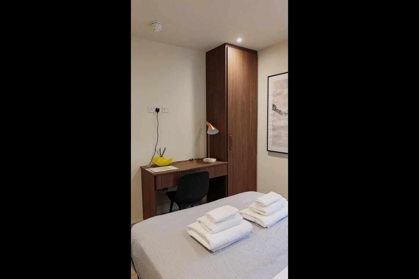 Room Wellington Road in Watford