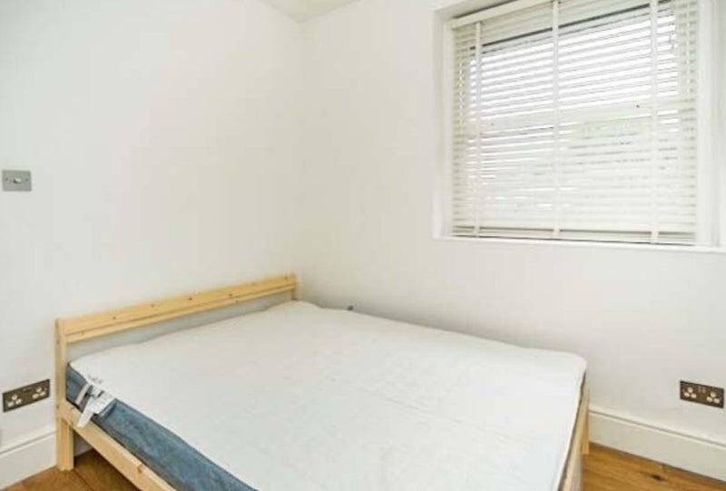 Room Surrey Row in Greater London