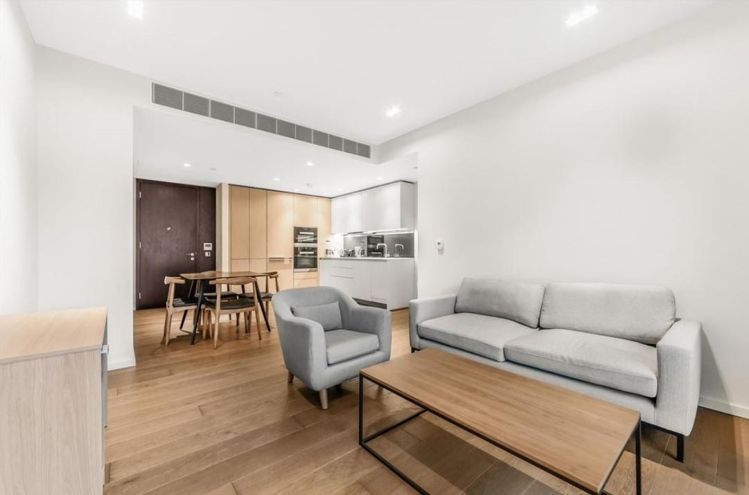 Flat Seagrave Road in Greater London