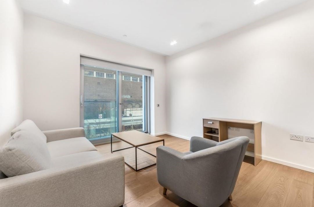 Flat Seagrave Road in Greater London