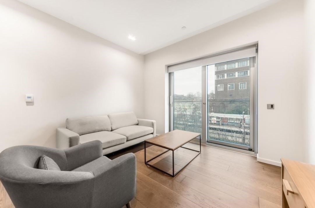 Flat Seagrave Road in Greater London
