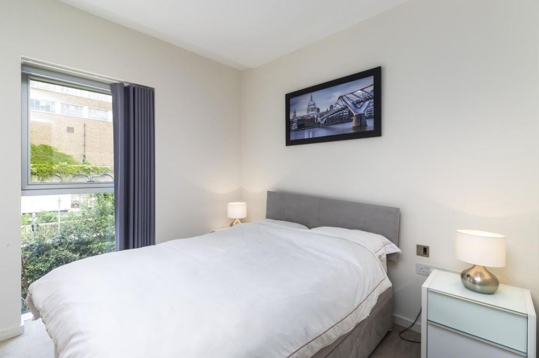 Flat Seagrave Road in Greater London