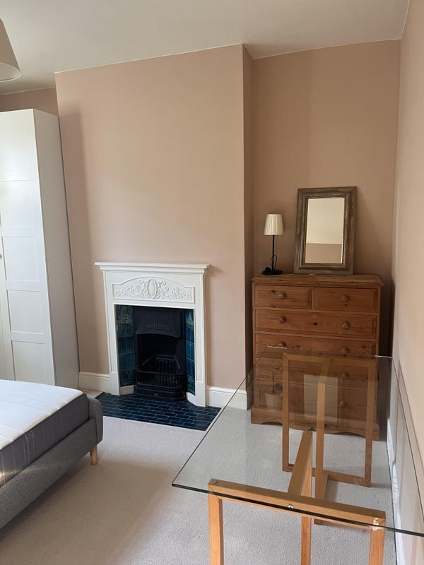 Room Mandrake Road in Greater London