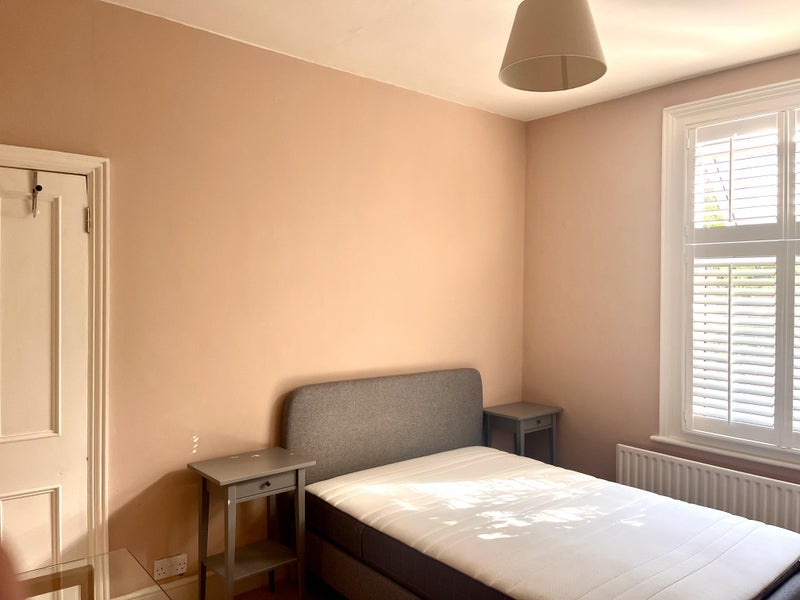 Room Mandrake Road in Greater London