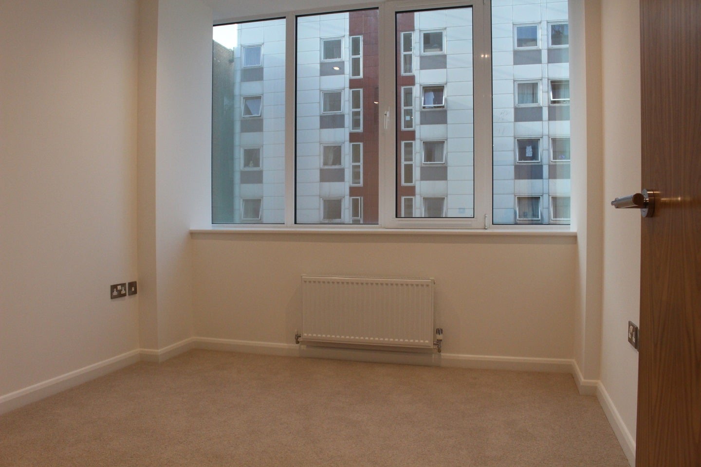 Flat Lansdowne Road in Greater London