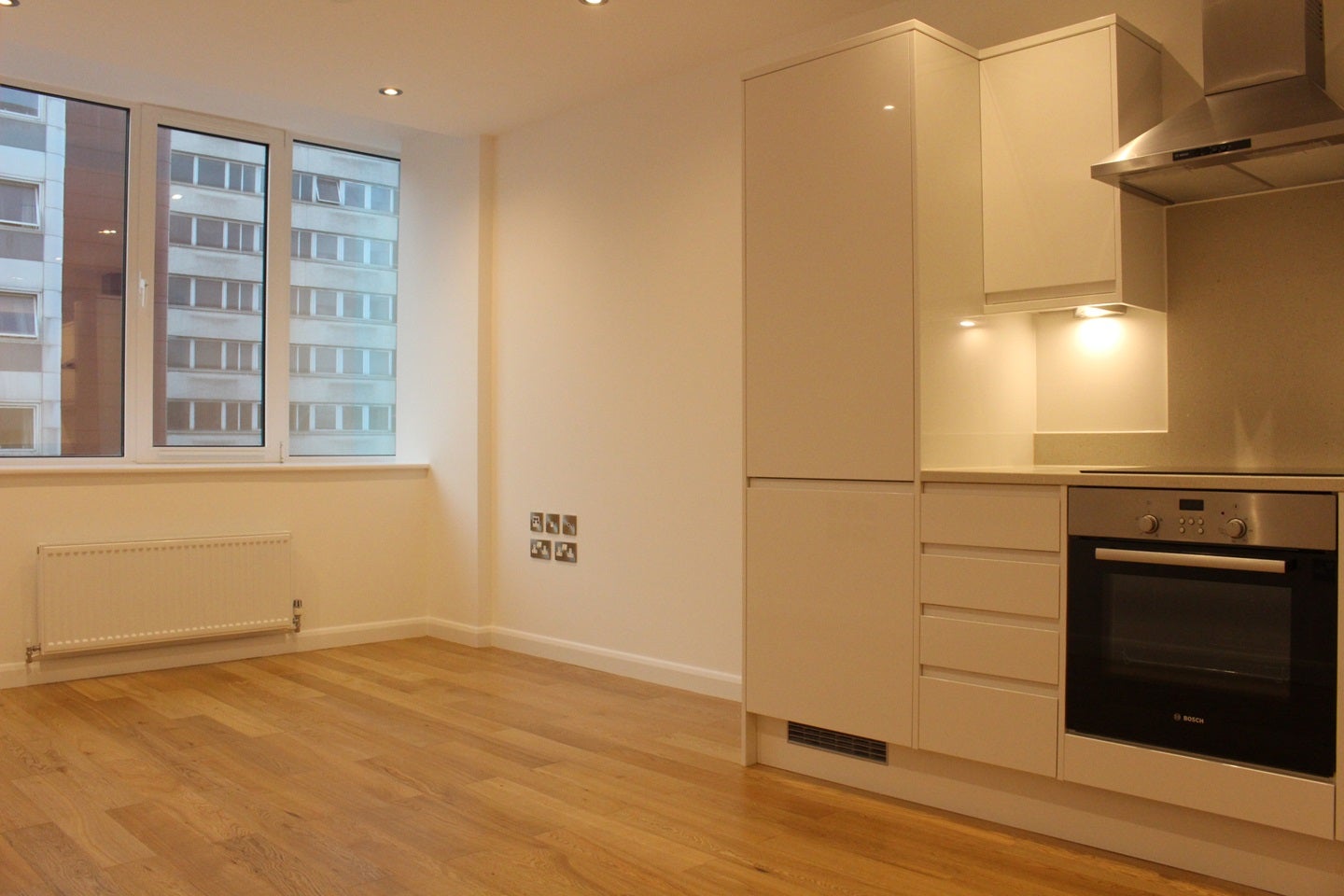 Flat Lansdowne Road in Greater London