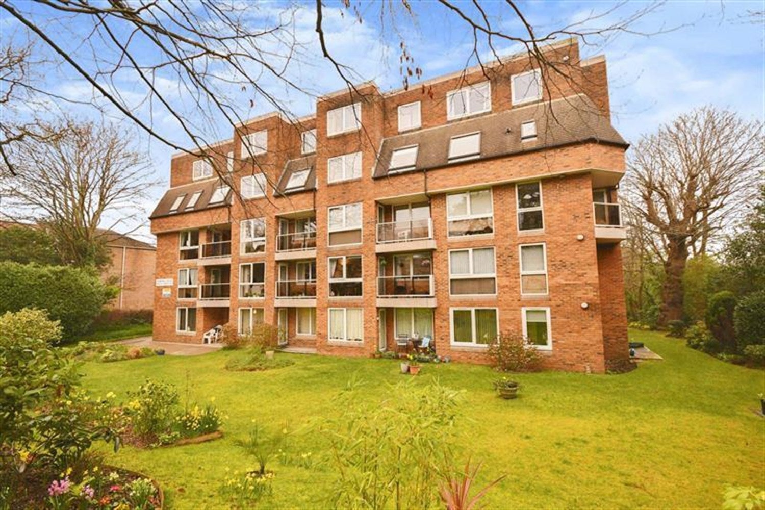 Flat Portarlington Road in Bournemouth