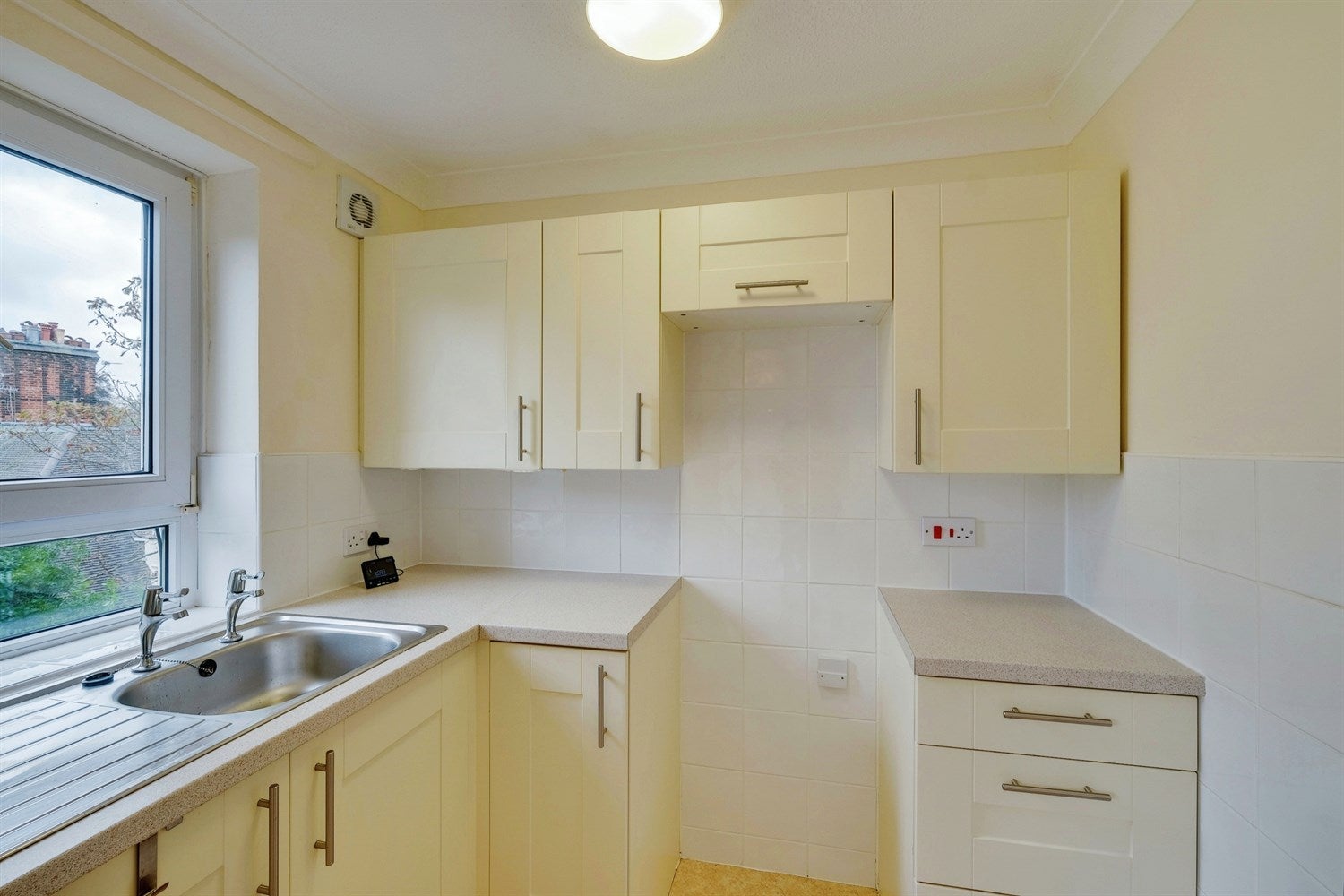 Flat Portarlington Road in Bournemouth