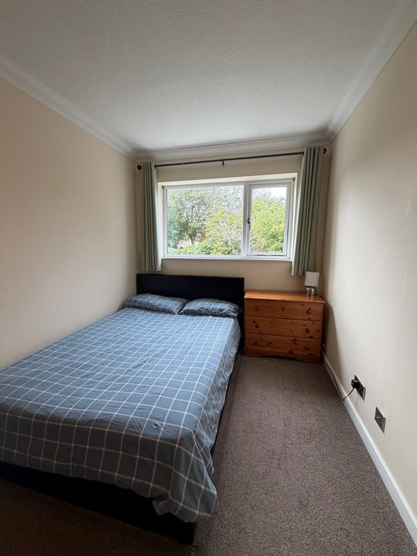 Room Shenstone Drive in Metropolitan Borough of Solihull