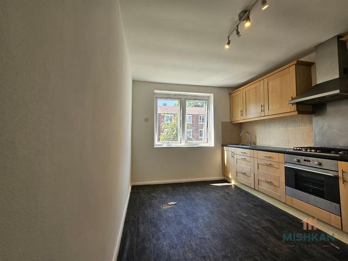 Flat Cheviot Close in Salford