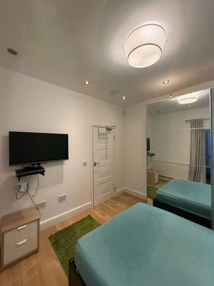 Room Springfield Road in Greater London