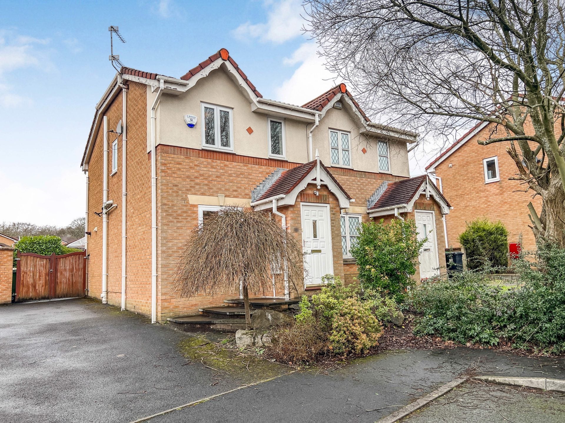 House Ellerbeck Close in Bolton
