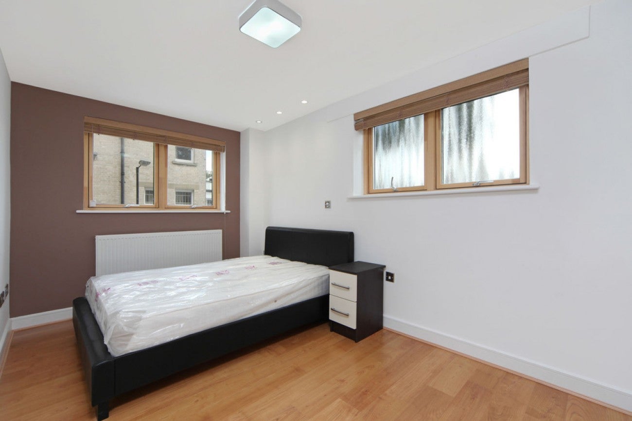 Flat Richard Street in Greater London
