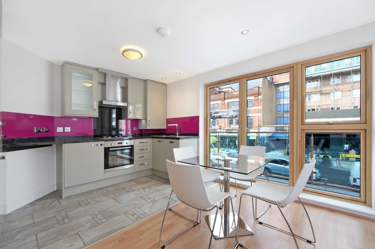 Flat Richard Street in Greater London