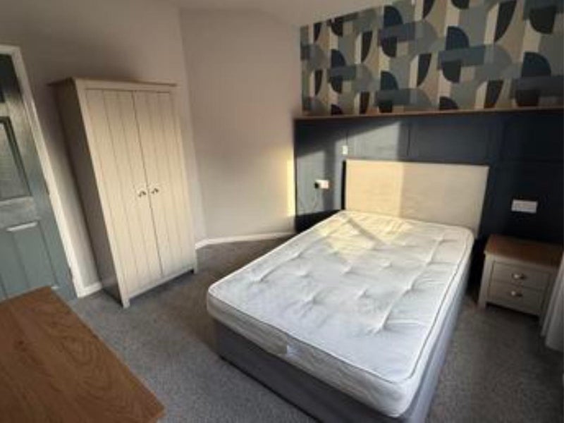 Room Holmsley Grove in Wakefield