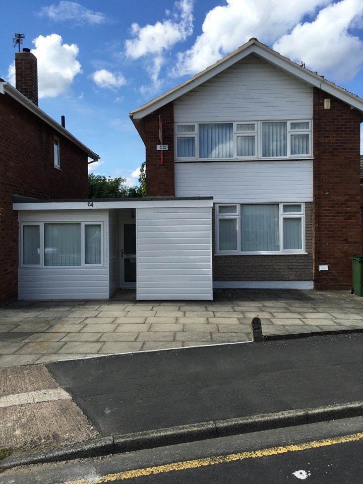 Room Henley Avenue in Cheadle Hulme