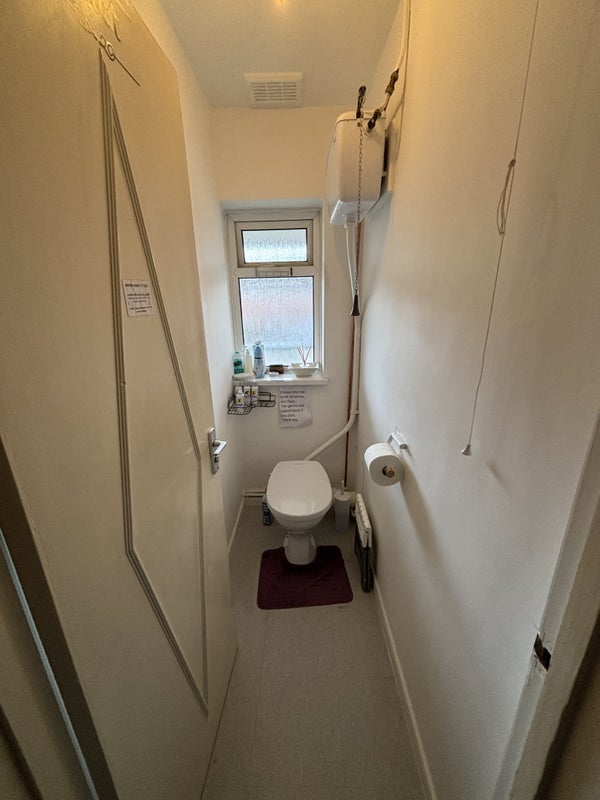 Room Gales Drive in Crawley